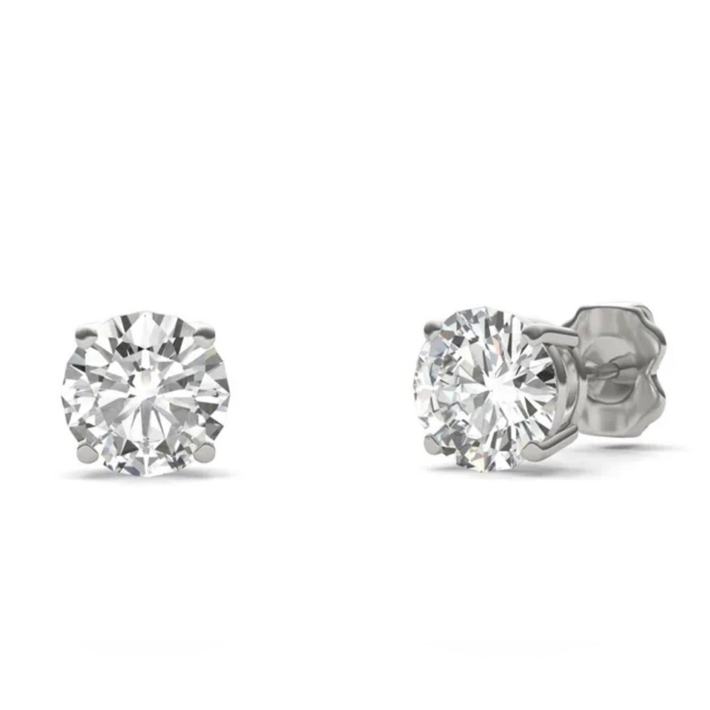 NWT 1 carat Sterling Silver Moissanite Stud Earrings retail $299